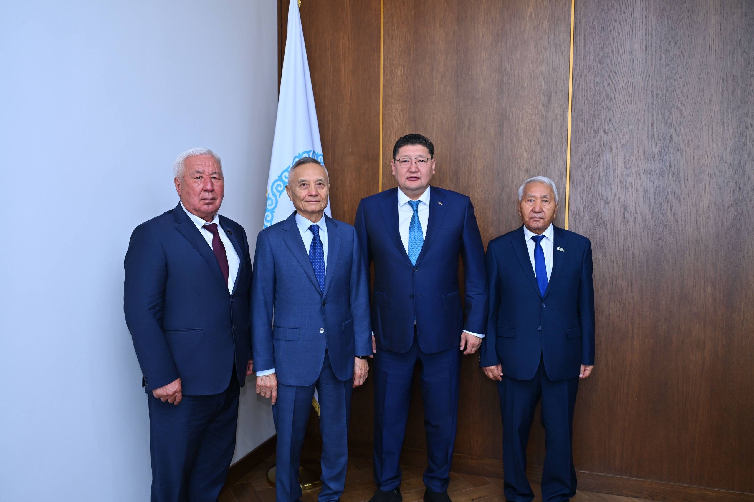 Облыс әкімі республикалық ардагерлер кеңесінің төрағасы Әбілғазы Құсайыновпен кездесті