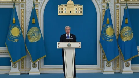 Глава государства в ходе телемоста дал старт строительству ряда автомобильных дорог
