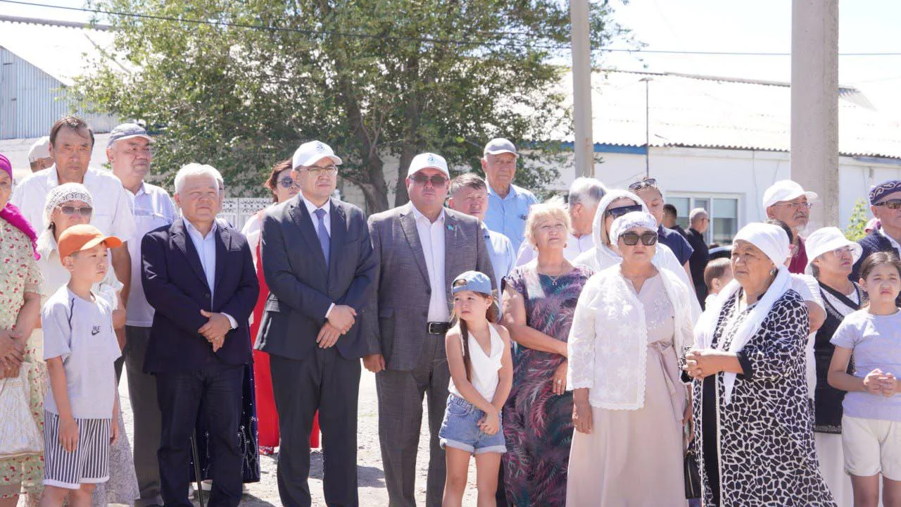 В Абайском районе построили детскую игровую площадку