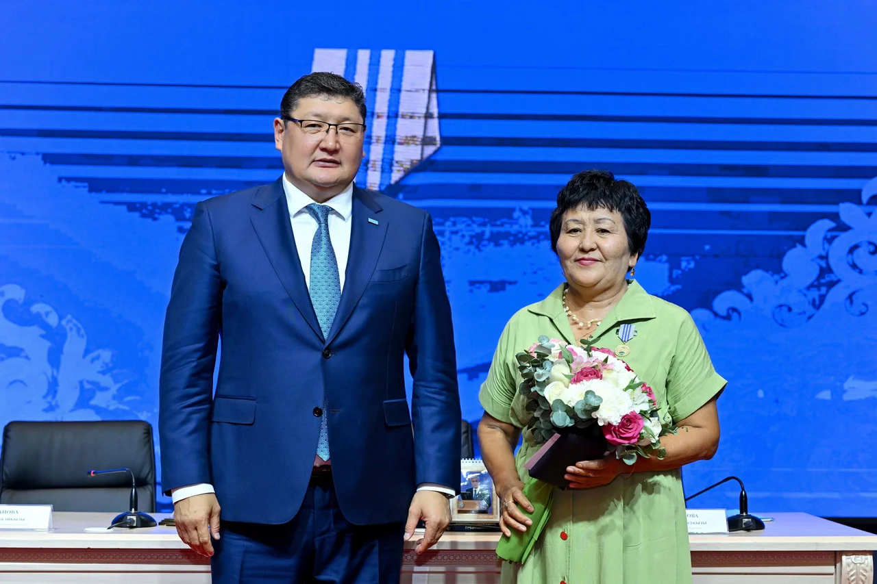 Абай облысында білім саласының үздіктері марапатталды