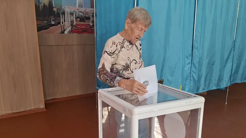 Семейде 90 жастағы кейуана Құрылтай сайлауында дауыс берді