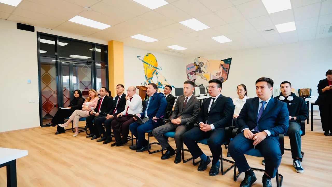 Резиденты Semey Hub провели workshop по профессиональному применению ИИ для госслужащих