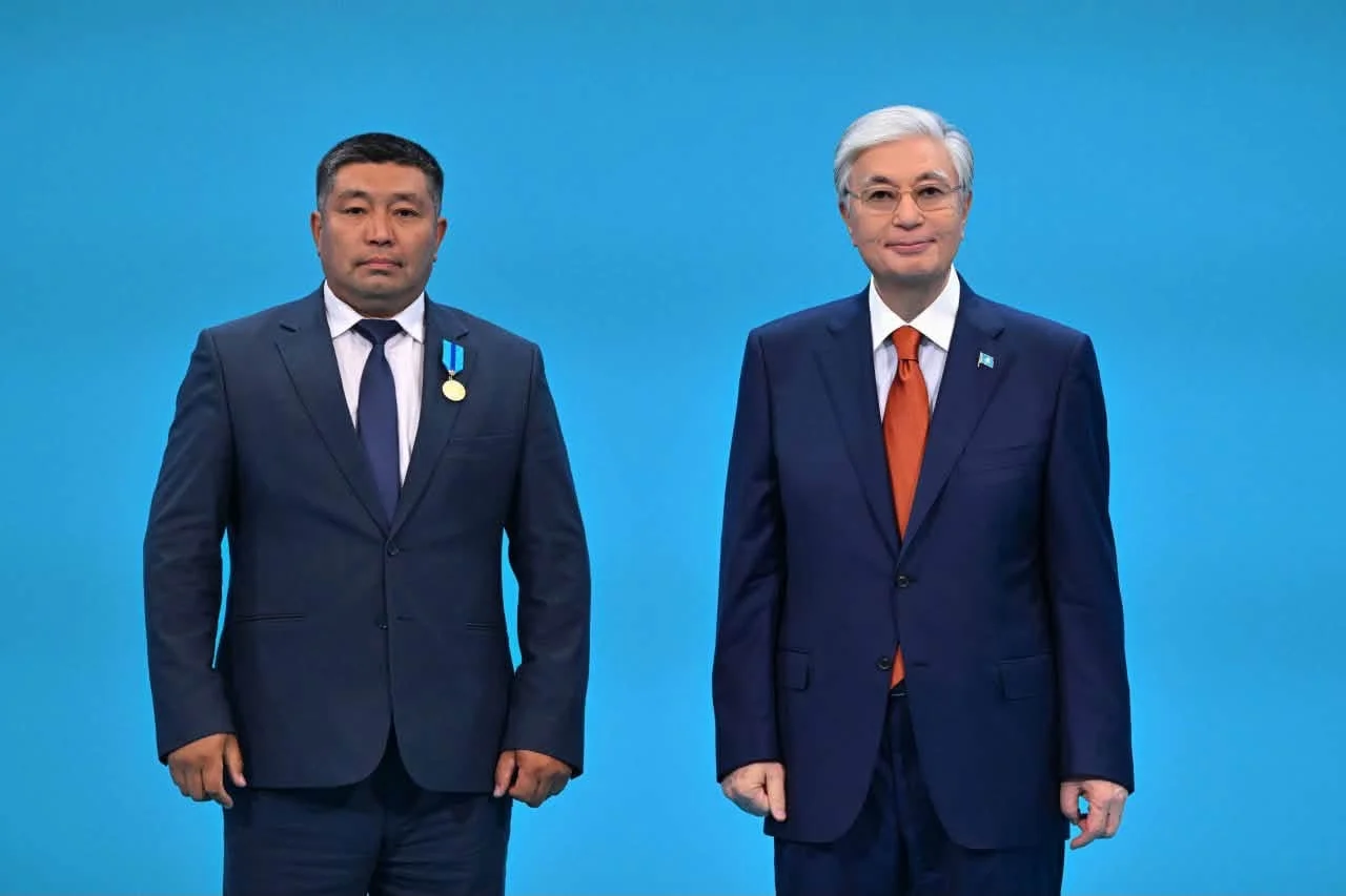 Президент білім берудегі аса үздік жетістіктері және Қазақстан Республикасына сіңірген айрықша еңбегі үшін бірқатар педагогті мемлекеттік наградамен марапаттады
