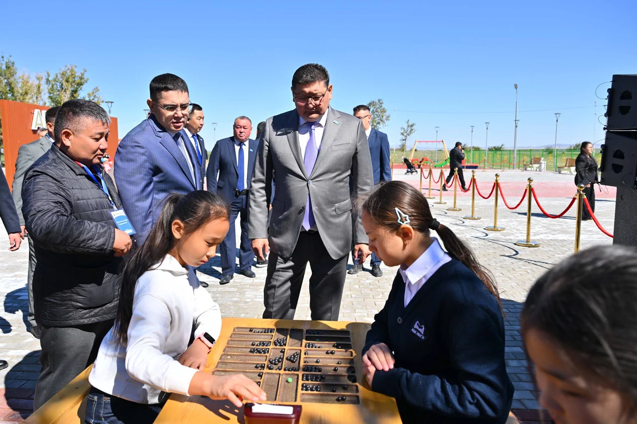Абай ауданының орталығында жаңғыртылған саябақ ашылды