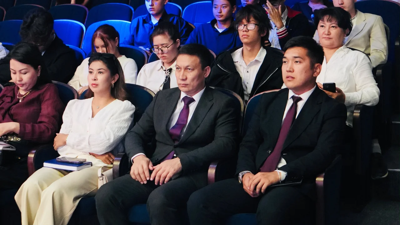 В Семее прошёл региональный форум «Кибермесяц: шаг к цифровой безопасности»