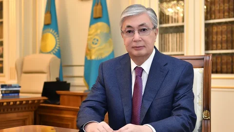 Глава государства поздравил казахстанцев с Днём семьи.