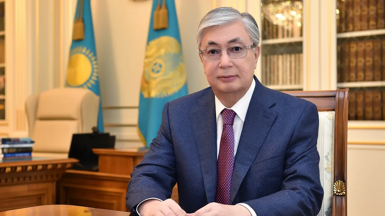 Глава государства поздравил казахстанцев с Днём семьи.