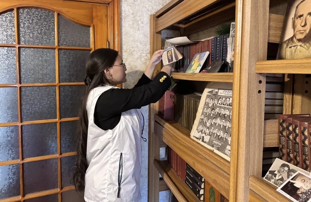 В области Абай активисты партии «Әділет» оказали внимание 90-летней труженице тыла