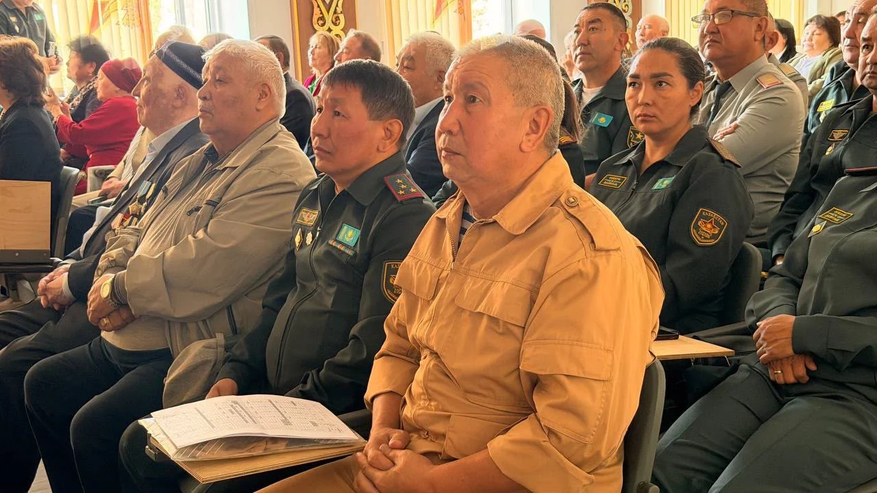 В Семее ветеранов поздравили с Международным днем пожилых людей