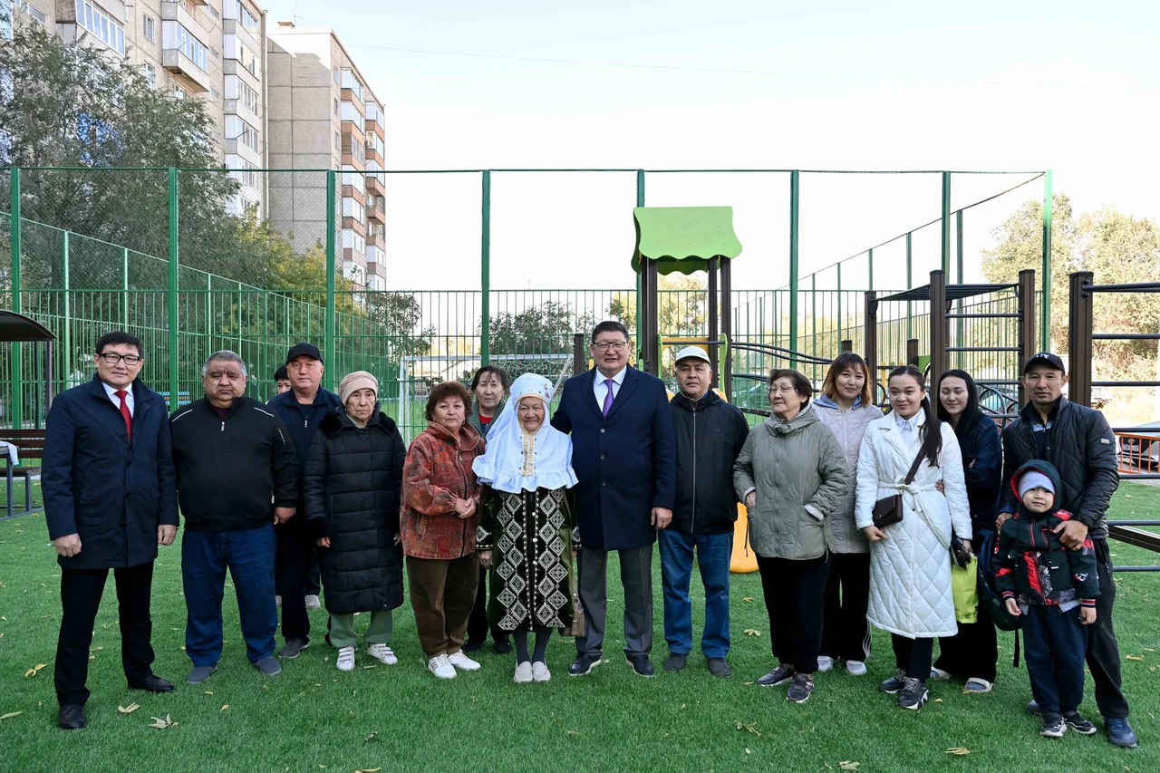 Семейде тұрғын үйлердің аулалары абаттандырылып жатыр