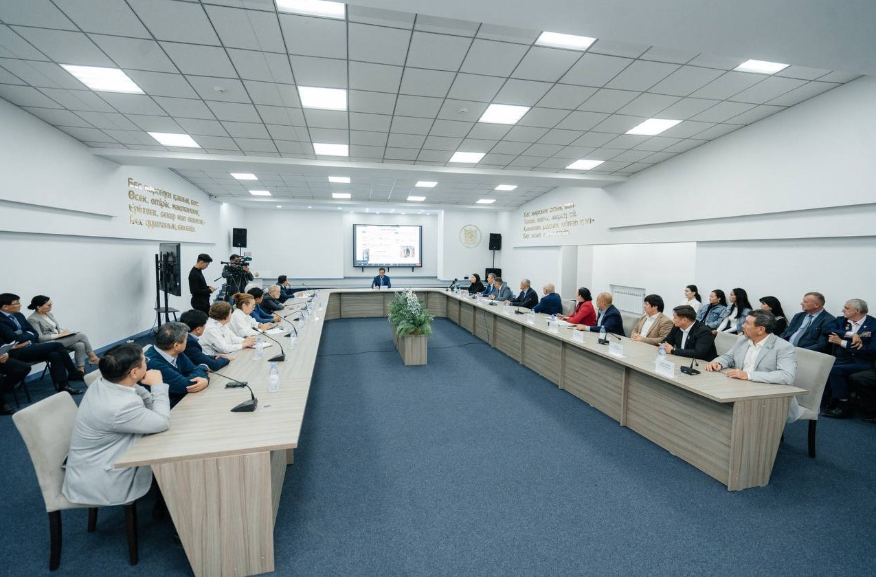 Абай облысының әкімі Нұрлан Ұранхаев «Қазақстан халқына» қорының өкілдерімен кездесті