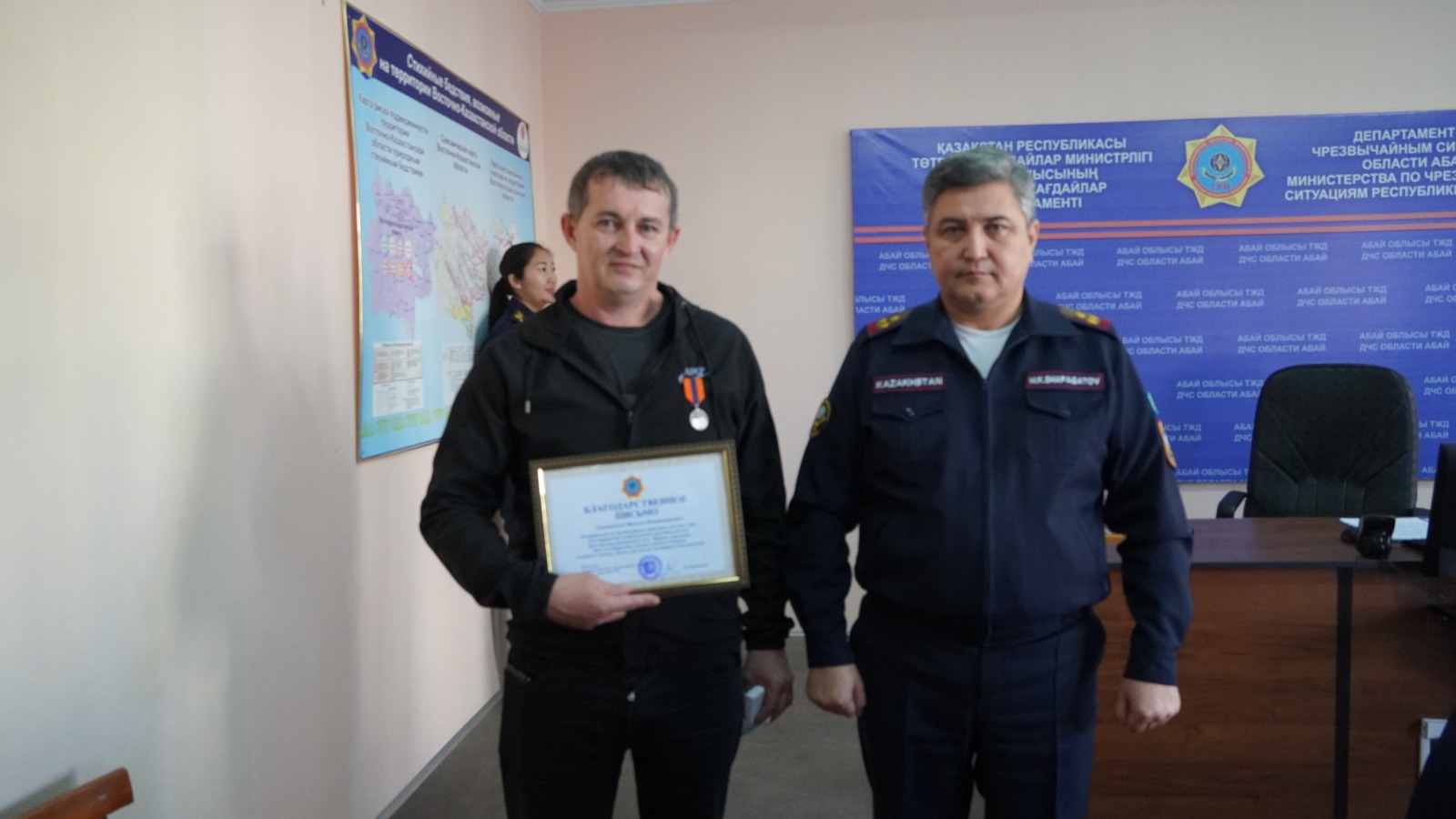 Семей тұрғыны суға батып бара жатқан адамды құтқарды