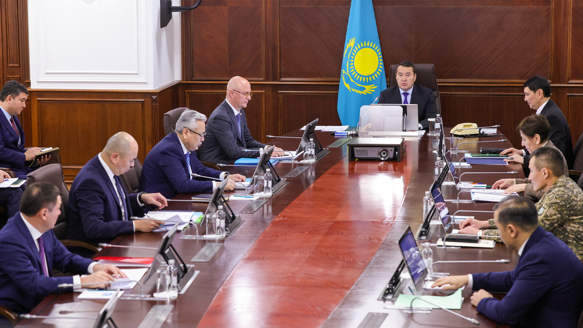 Үкімет азаматтардың шамадан тыс несие алуын төмендету жөніндегі шараларды күшейтпек