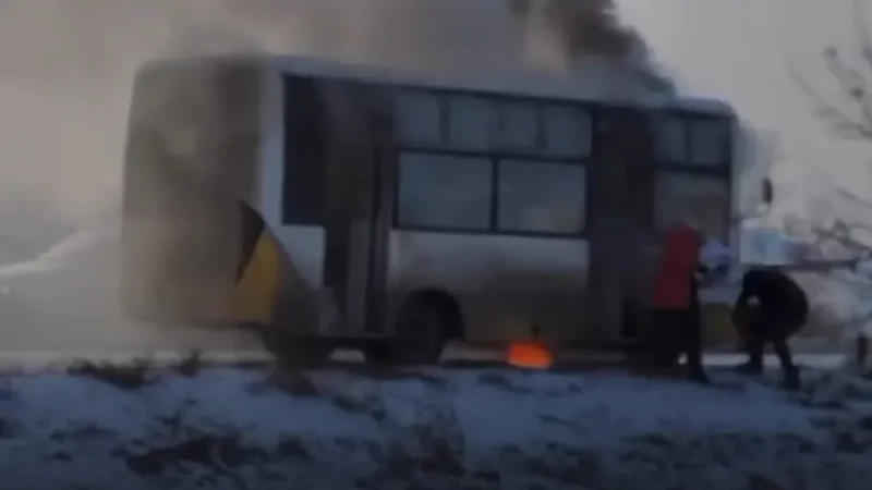 В Семипалатинске загорелся пассажирский автобус