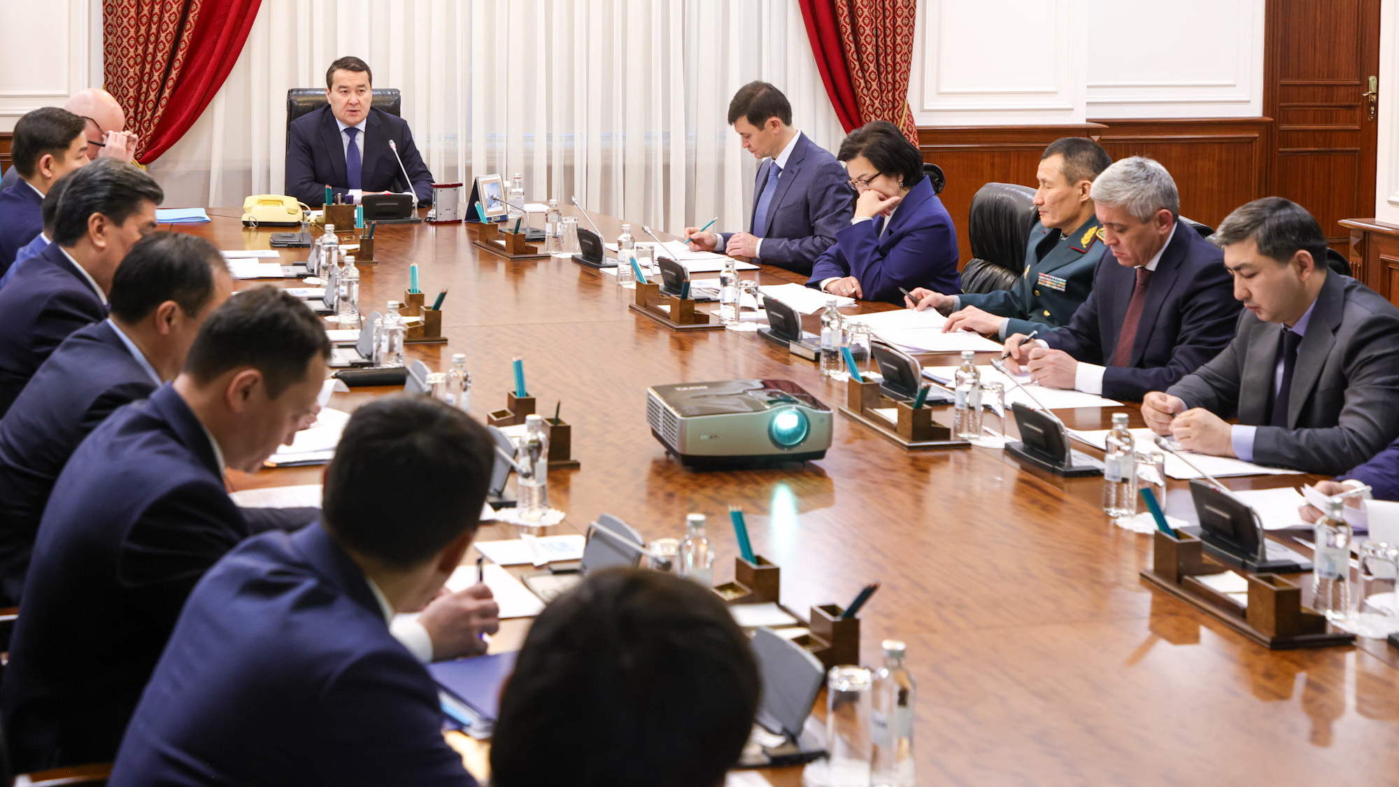 Правительство рассмотрело актуальные вопросы работы компании «Кармет»