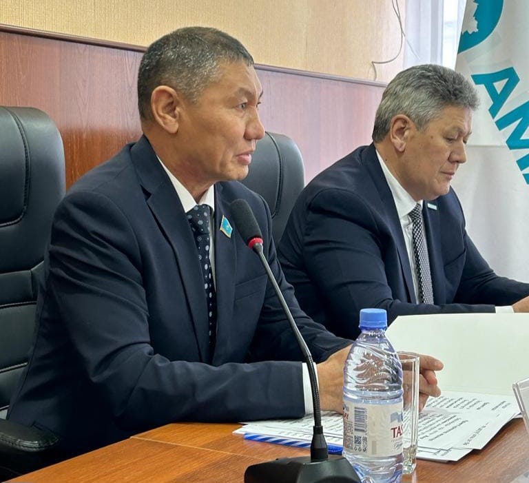 Депутат Сената встретилась с учителями средней школы №49 Семипалатинска