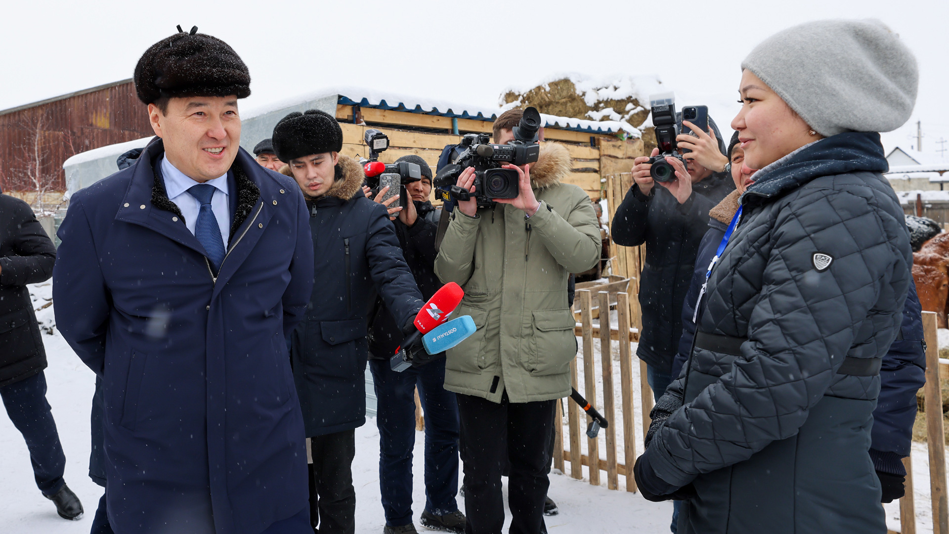 Алихан Смайлов посетил одно из фермерских хозяйств, созданных в рамках проекта «Сельский депозит» в Костанайской области.