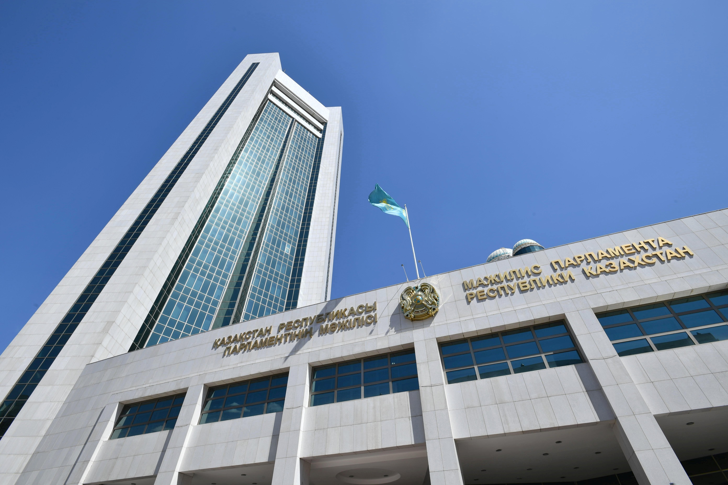 Депутатов и сотрудников Мажилиса обязали носить маски