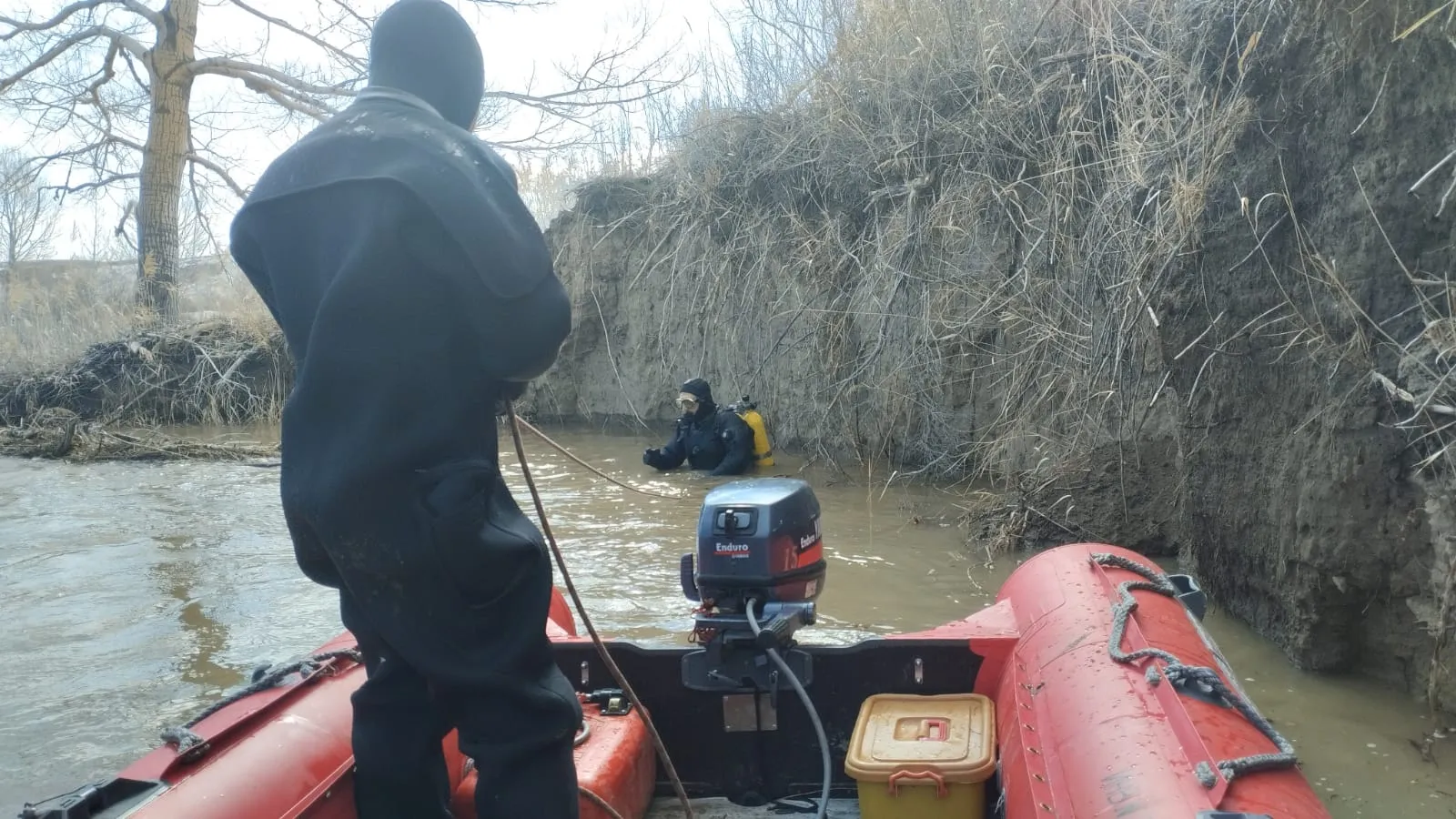 Бөрлі өзенінде суға батқан ер адамдарды іздестіру жалғасуда