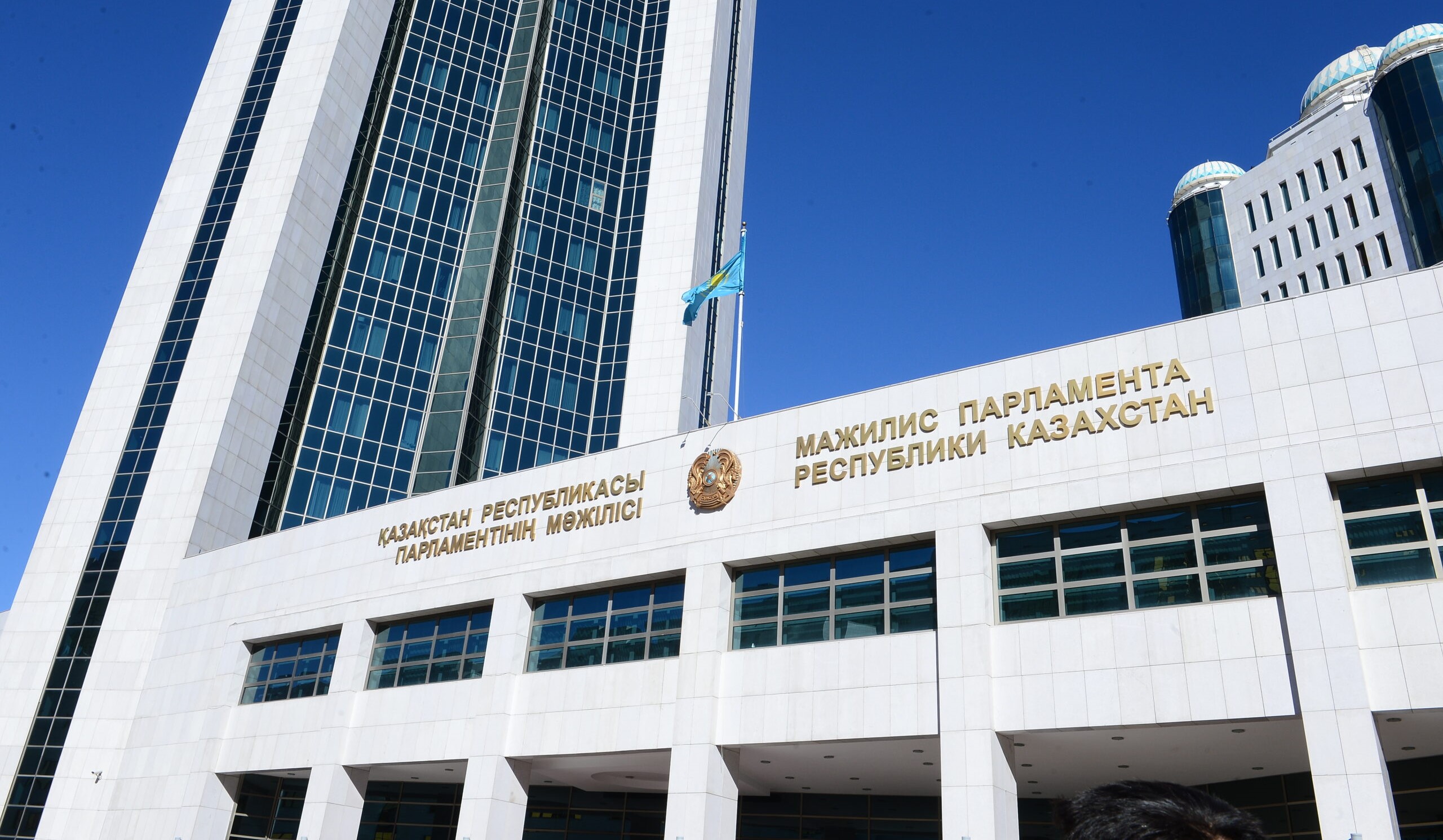 Мажилис принял закон о декриминализации экономических правонарушителей