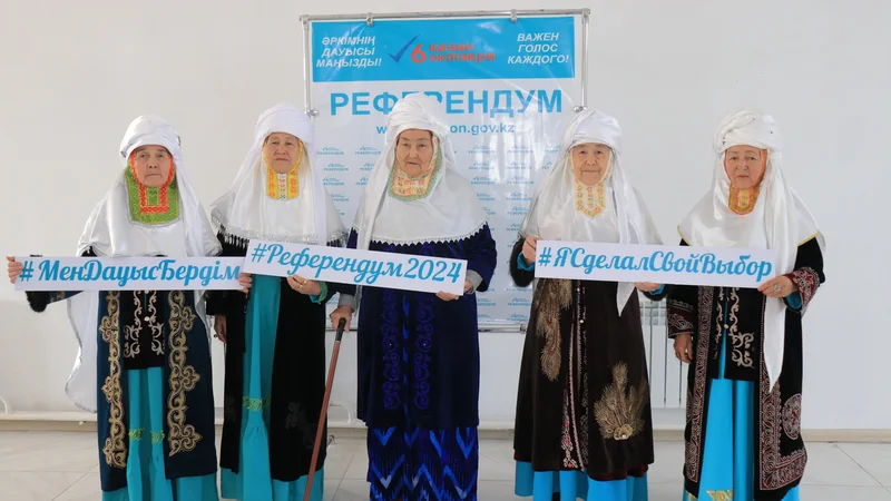 98-летний ветеран Иван Шевцов принял участие в референдуме в области Абай