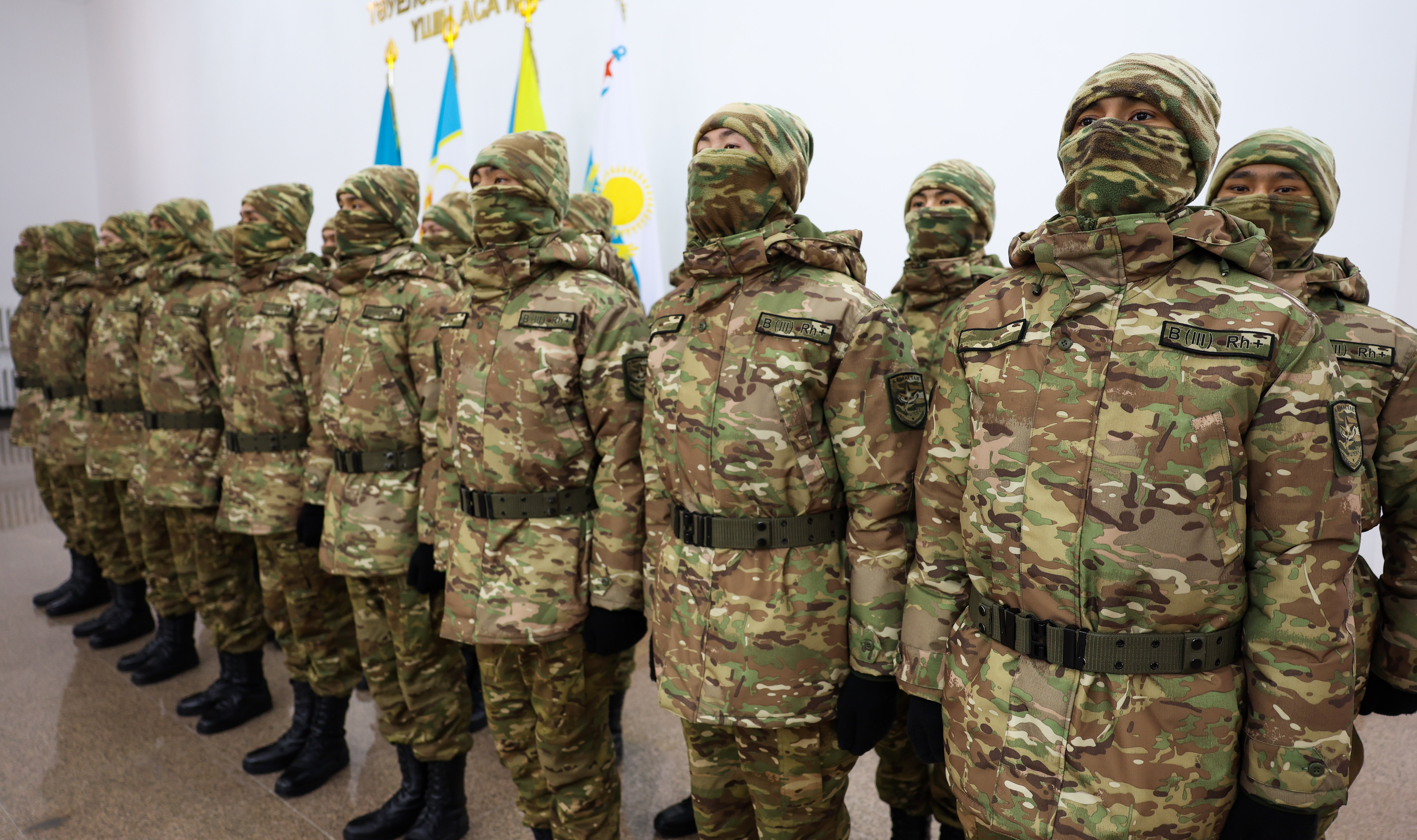 Әскери қызметкерлер бірыңғай далалық киім үлгісіне көшті