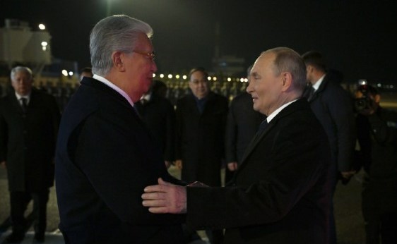 Қасым-Жомарт Тоқаев Қазақстанға мемлекеттік сапармен келген Ресей Федерациясының Президенті Владимир Путинді елорда әуежайынан қарсы алды