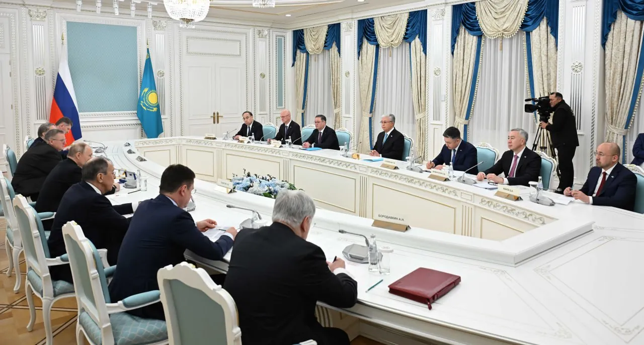 Состоялись переговоры Президента Касым-Жомарта Токаева с Президентом России Владимиром Путиным в узком составе