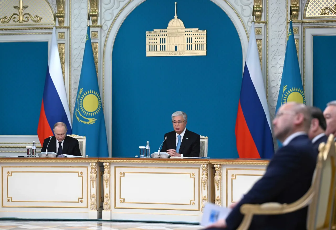 Қасым-Жомарт Тоқаев пен Владимир Путин Қазақстан-Ресей ХХ Өңіраралық ынтымақтастық форумының пленарлық отырысына қатысты