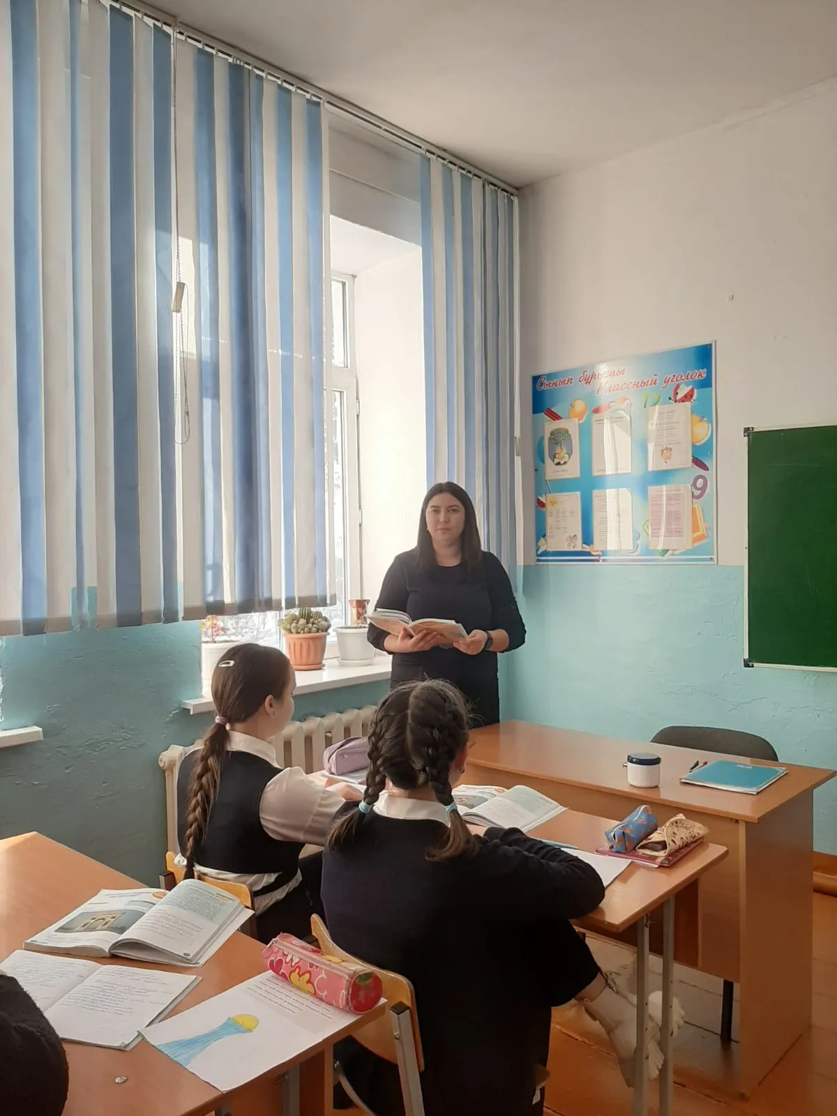 Білім саласындағы маманның еңбегі көпке үлгі
