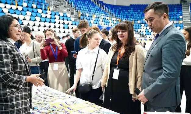 В области Абай впервые проходит республиканская образовательная выставка «Vipusknik.kz - 2025»