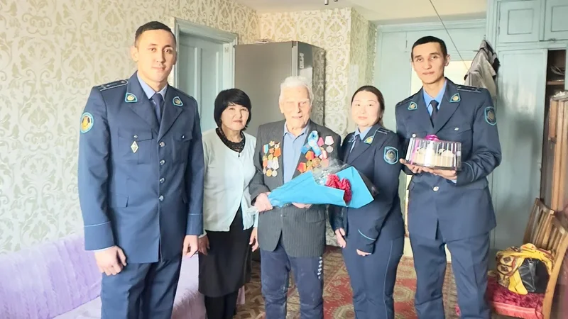 Молодые рабочие встретились с фронтменом, сделавшим столетие