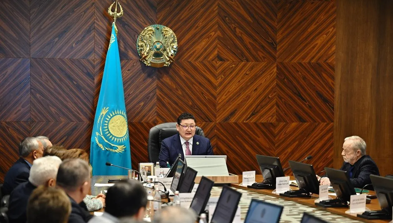 Өңіріміздің өркендеуі үшін бірлік пен ынтымақ  болуы тиіс: Облыс әкімі қоғамдық кеңес мүшелерімен кездесті