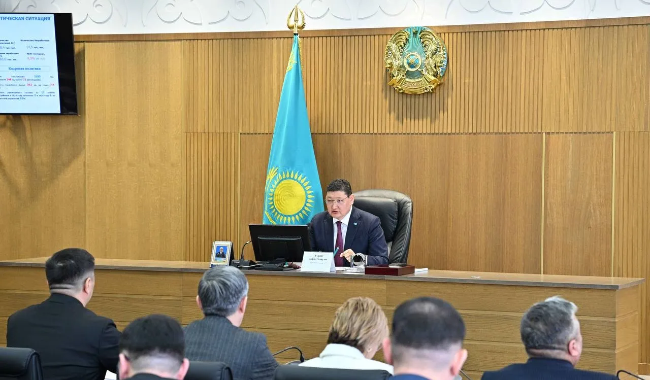 Руководитель управления образованием освобожден от должности. Ряду акимов и руководителей управления были сделаны замечания, а некоторым предложено применить дисциплинарные взыскания