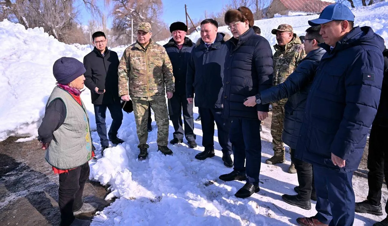 Облыс әкімі Үржар ауданының қалың қар жауған ауылдарына барды