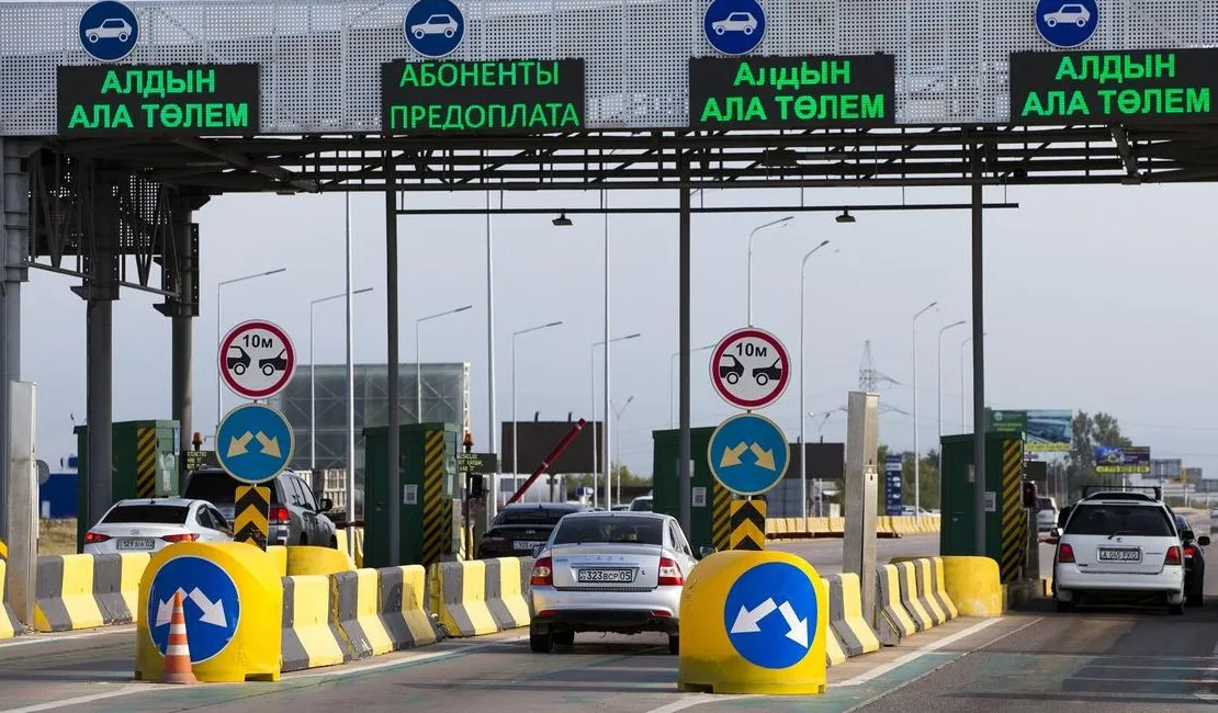2025 жылдың басынан бері еліміздің көлік жүргізушілері ақылы жолдар арқылы 12 млн астам рет жүріп өтті