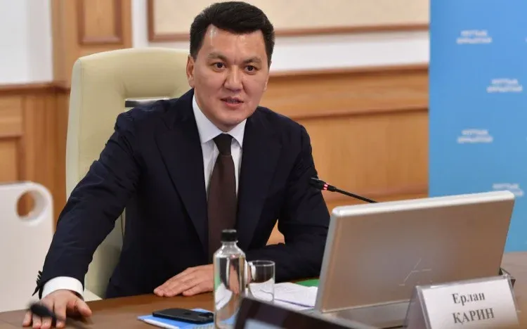 Ерлан Қарин ішкі саясат мәселелерін талқылау үшін Ұлттық құрылтай мүшелерімен кездесті  