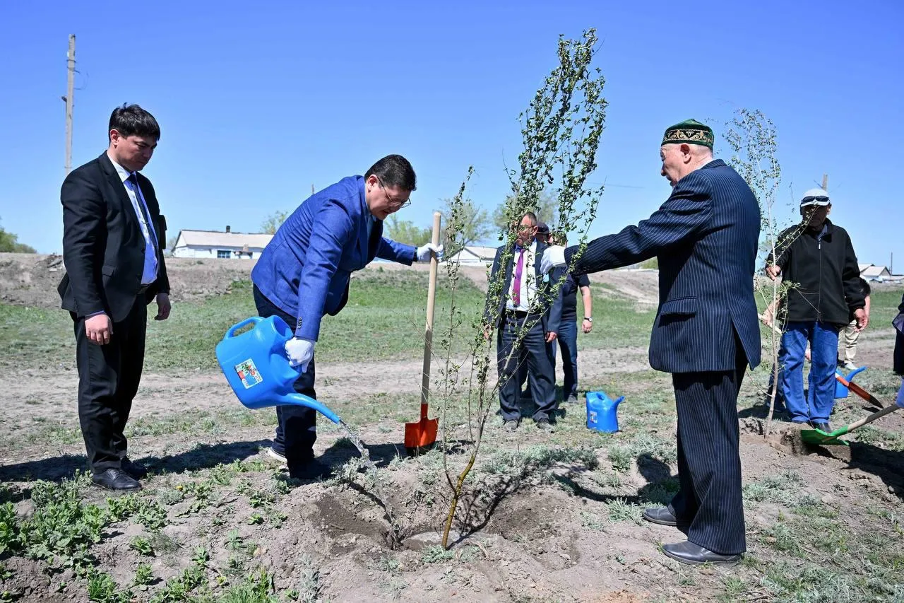 Облыс әкімі Қарақол ауылындағы сенбілікке қатысты