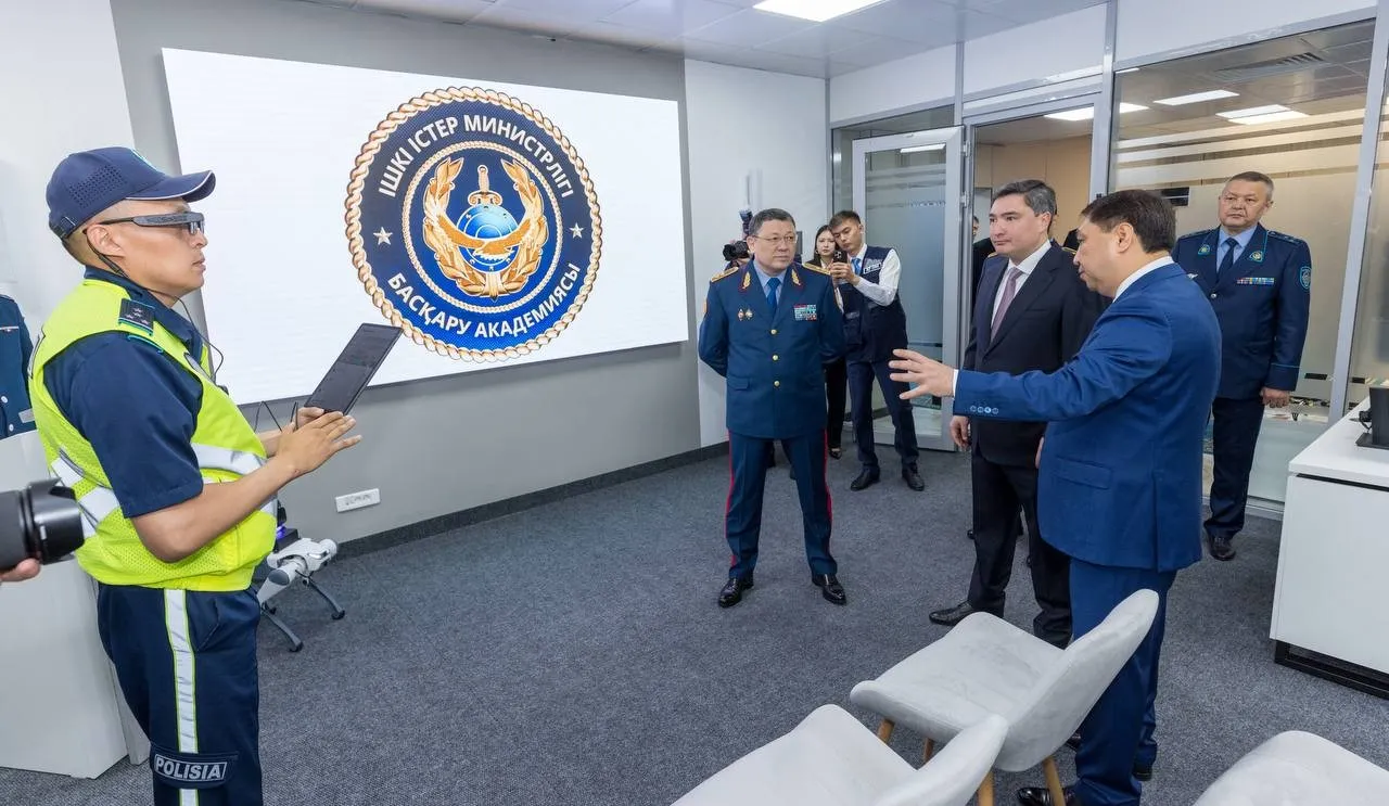 Олжас Бектенов Президент тапсырмасы бойынша өтіп жатқан «Заң және тәртіп» апталығы аясында ІІМ Басқару академиясының ашылуына қатысты