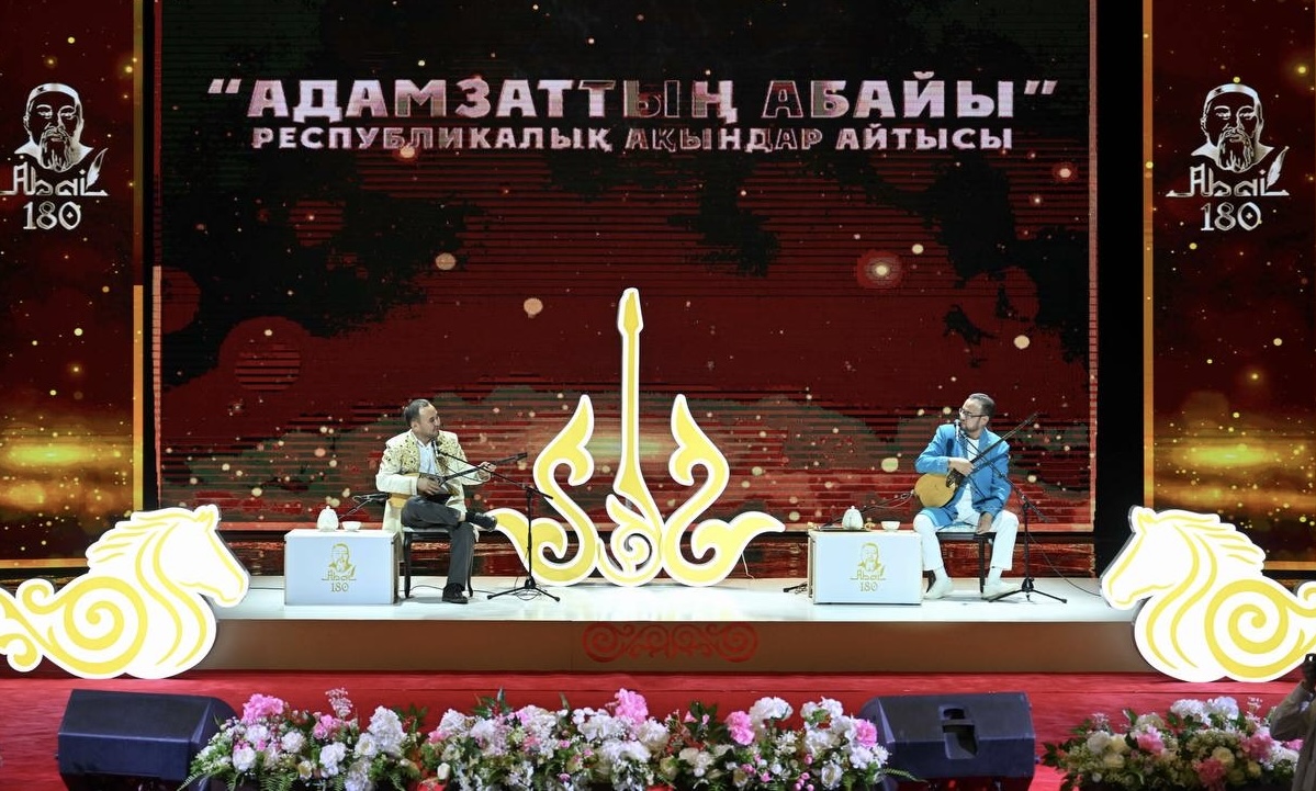 Семейде «Адамзаттың Абайы» атты республикалық ақындар айтысы басталды