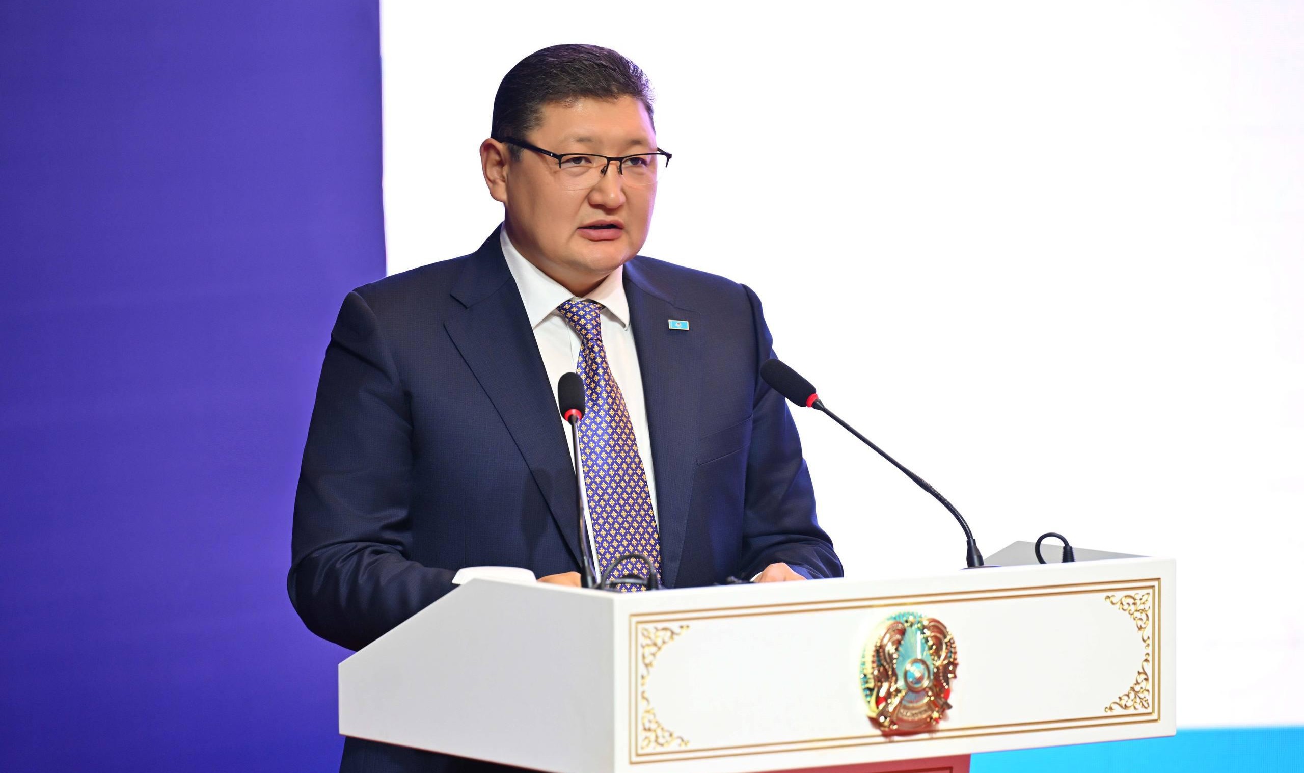 Абай облысының әкімі Берік Уәли тамыз конференциясында баяндама жасады