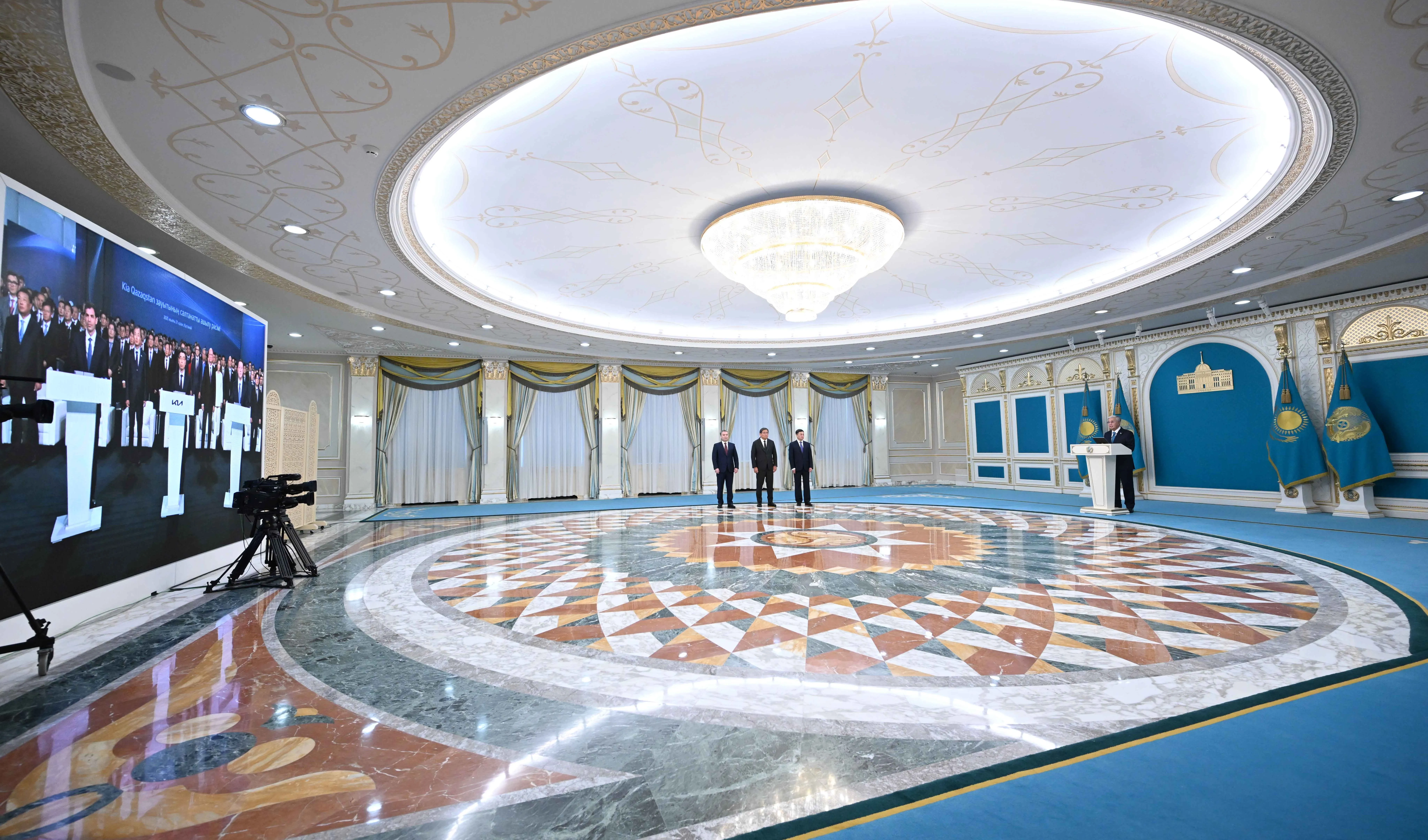 Мемлекет басшысы телекөпір арқылы KIA Qazaqstan автомобиль зауытын ашты