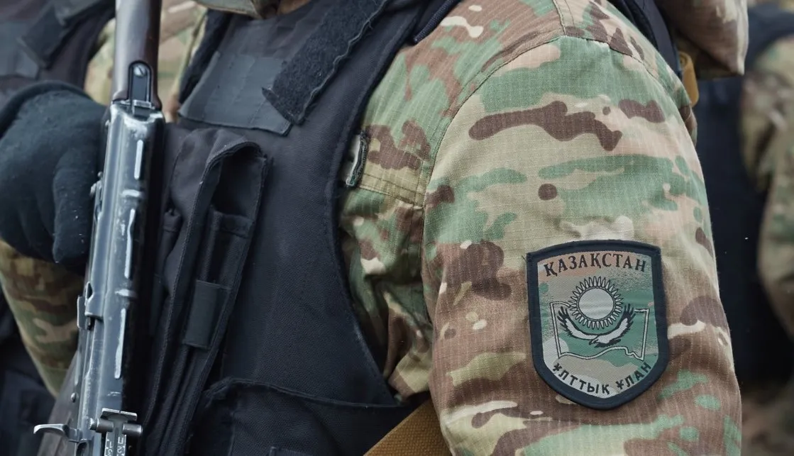 В Усть-Каменогорске гвардейцы задержали подозреваемого в краже одежды и обуви