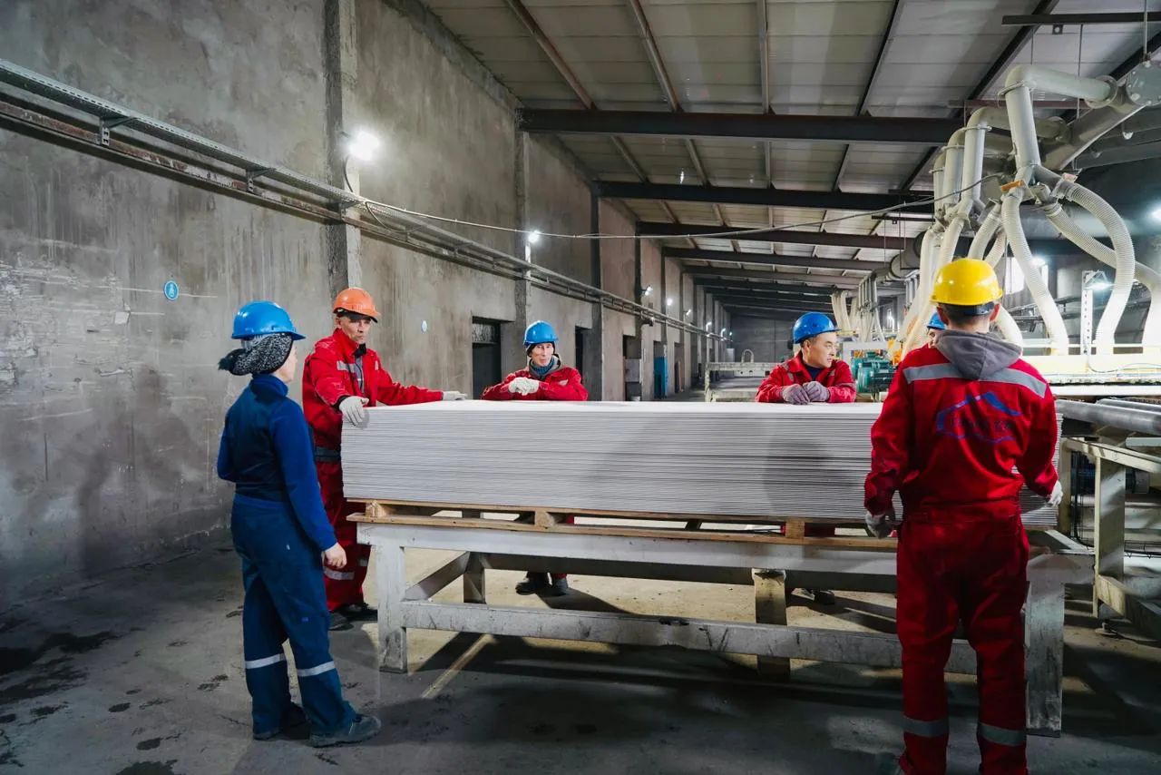 Өндіріс әлеміне қадам: Абай облысының жастарына кәсіптік бағыт берілді