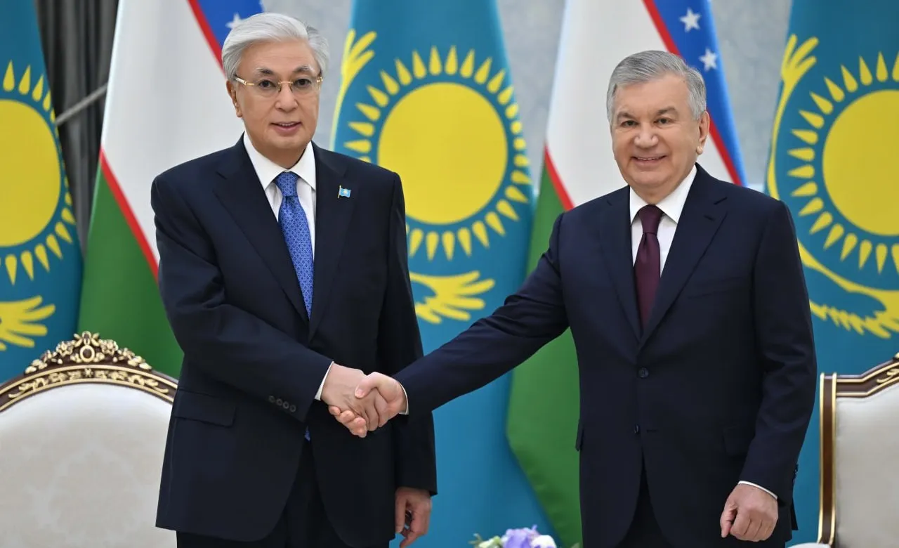 Глава государства провел переговоры с Президентом Узбекистана Шавкатом Мирзиёевым