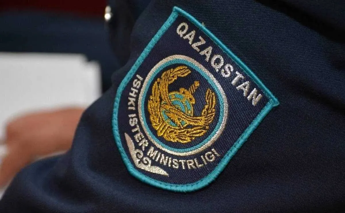 Гражданин, оскорбивший сотрудника полиции, привлечён к ответственности в области Абай