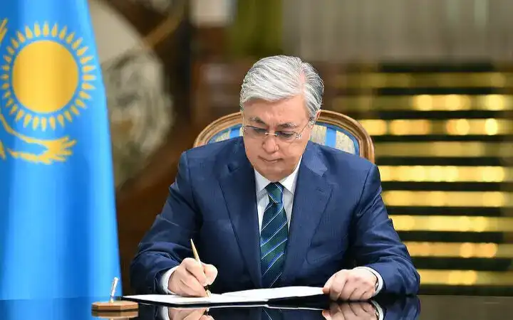 Президент цифрландырудың кейбір мәселелері туралы Жарлыққа қол қойды   