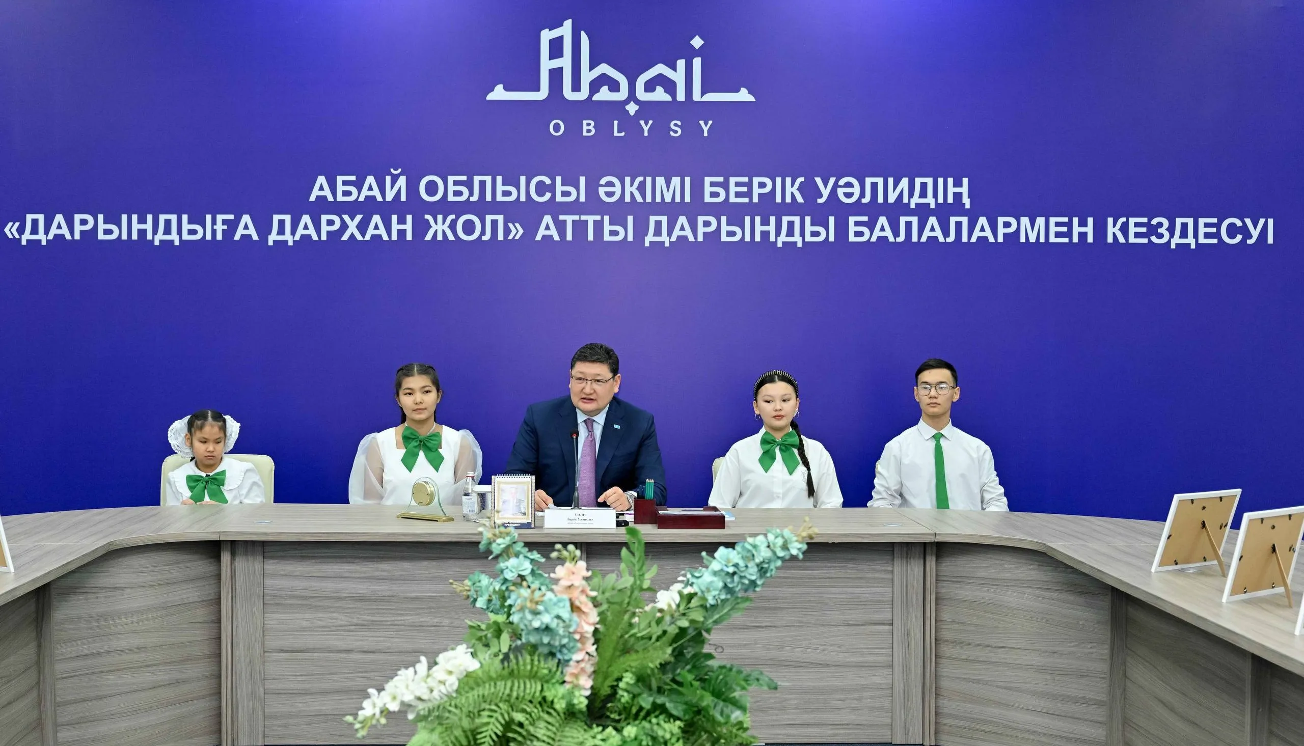 Облыс әкімі дарынды оқушылармен еркін форматта кездесу өткізді