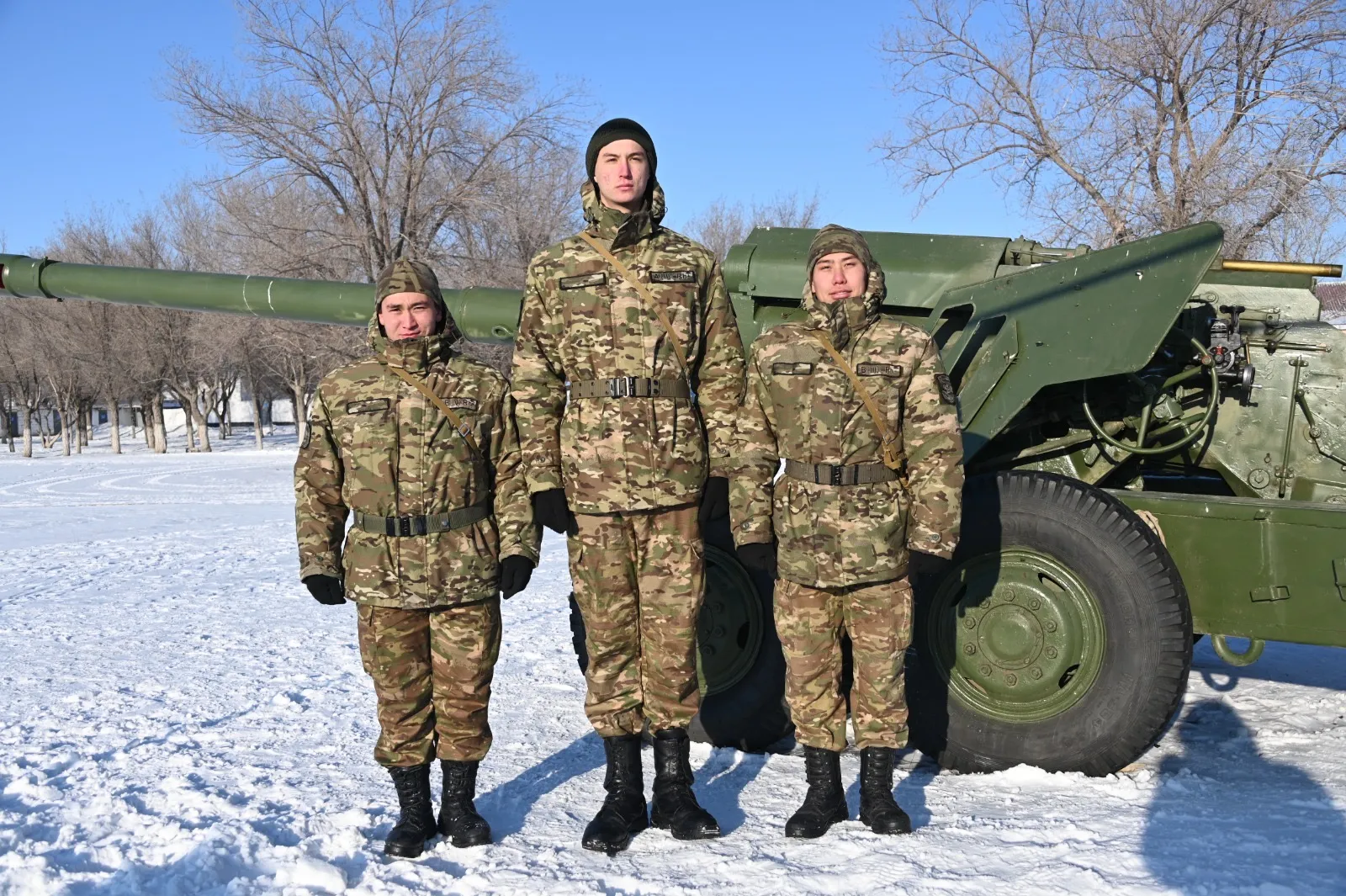 2 метр 10 сантиметр: Қазақстандағы алып сарбаз - бойдың ұзындығы қызметке кедергі емес екенін дәлелдеді  