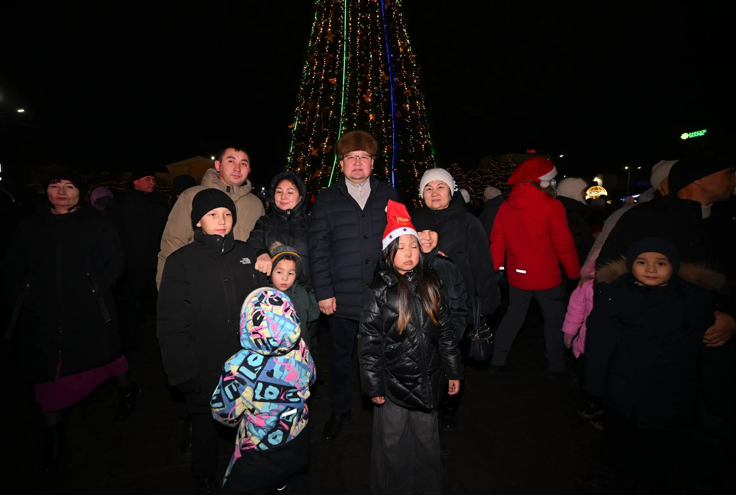 Аким области посетил праздничное мероприятие, посвященное Новому году